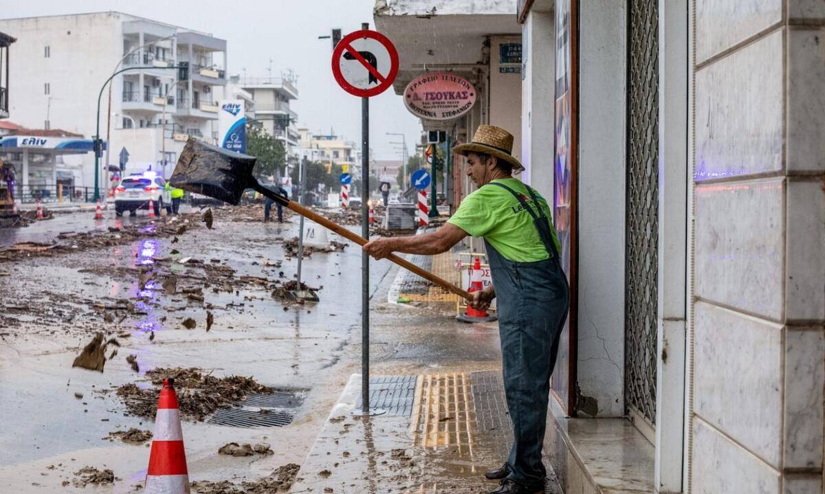 Κακοκαιρία Daniel: 670 κλήσεις στην Πυροσβεστική, 100 πολίτες μεταφέρθηκαν σε ασφαλή σημεία