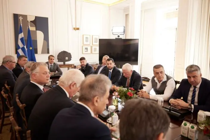 Συνάντηση περιφερειαρχών με τον πρωθυπουργό